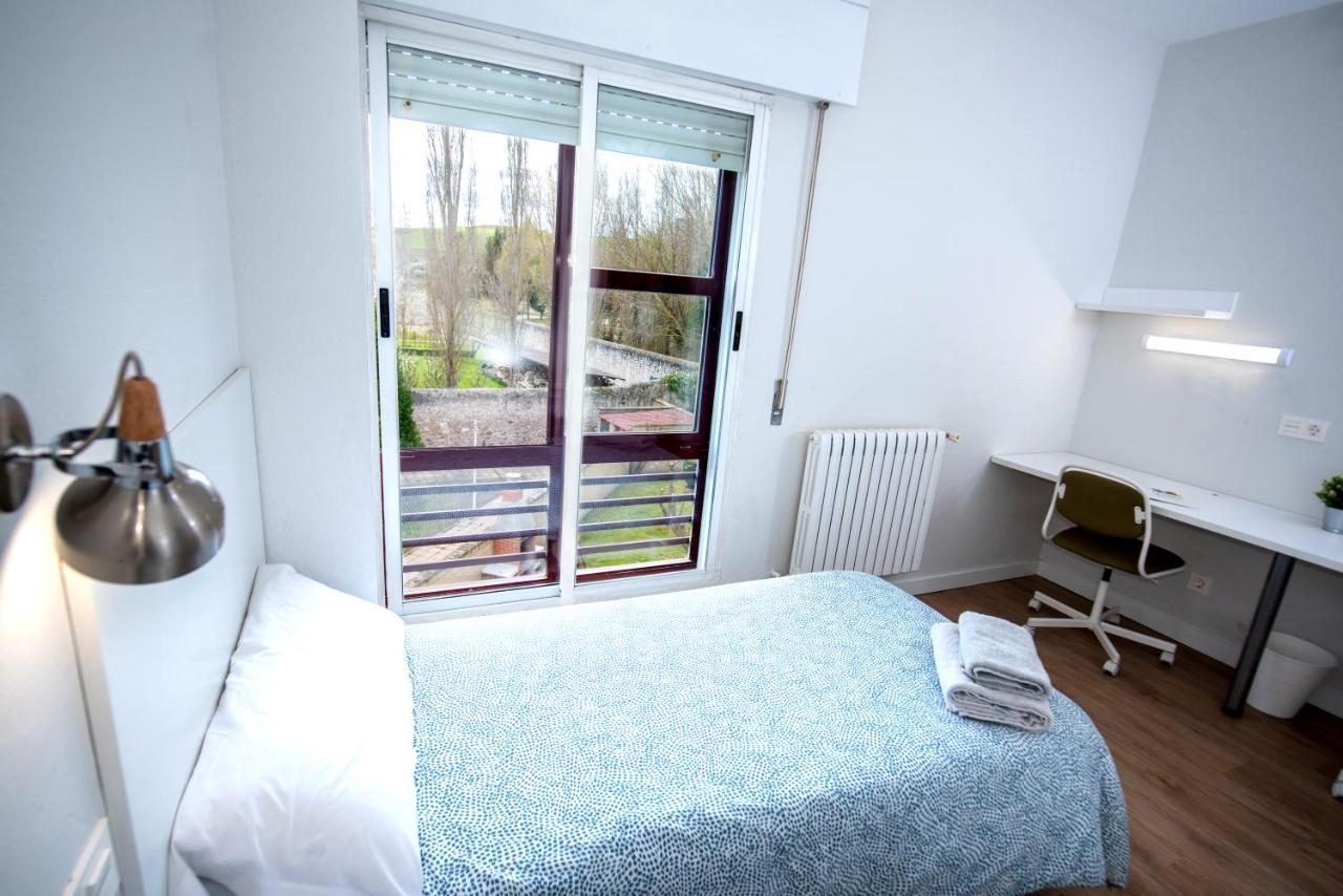 Burgo Residencia Hospital Del Reyホステル エクステリア 写真