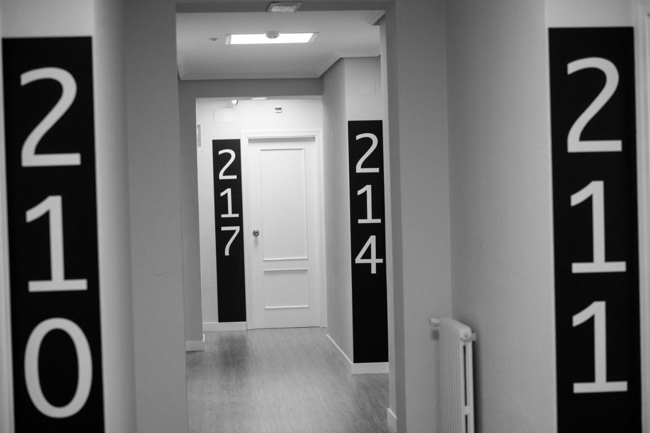 Burgo Residencia Hospital Del Reyホステル エクステリア 写真