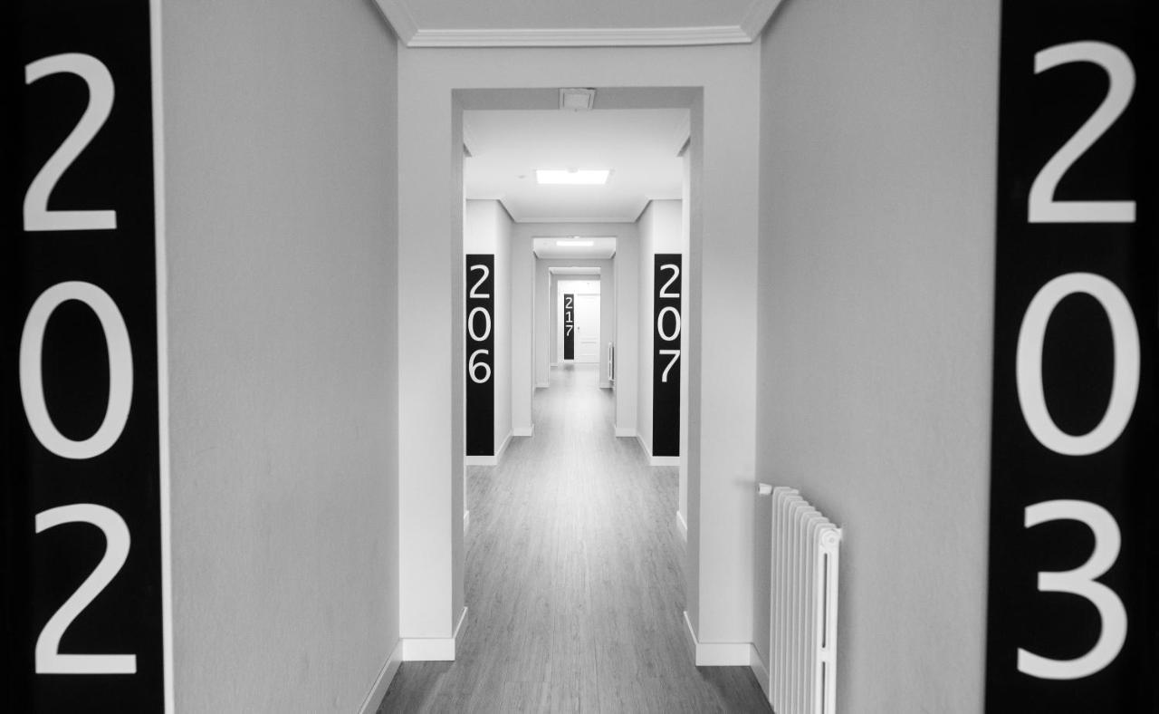 Burgo Residencia Hospital Del Reyホステル エクステリア 写真