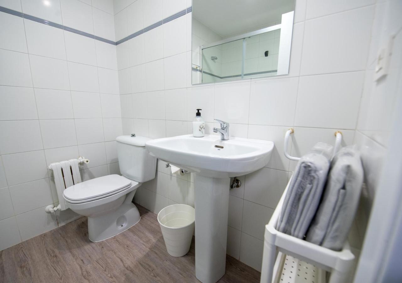 Burgo Residencia Hospital Del Reyホステル エクステリア 写真
