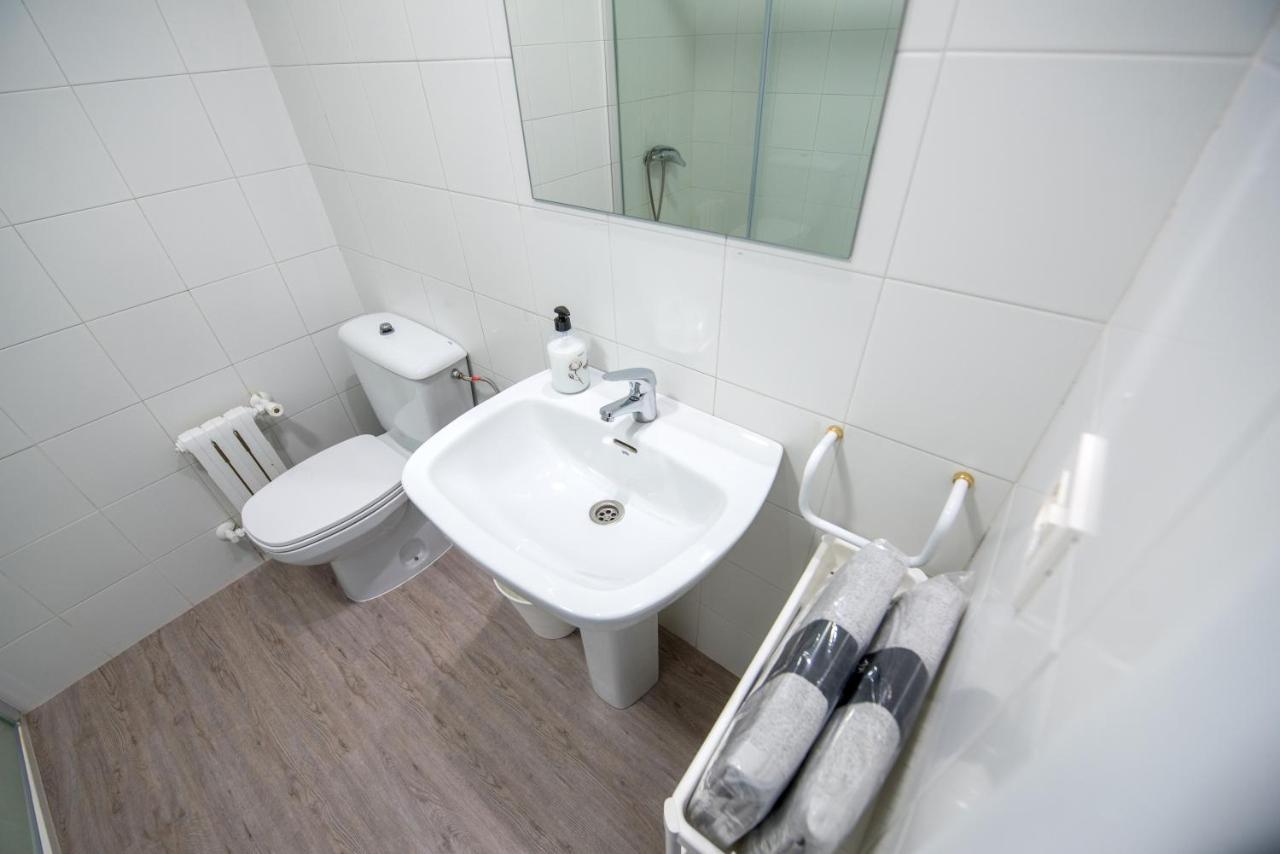 Burgo Residencia Hospital Del Reyホステル エクステリア 写真