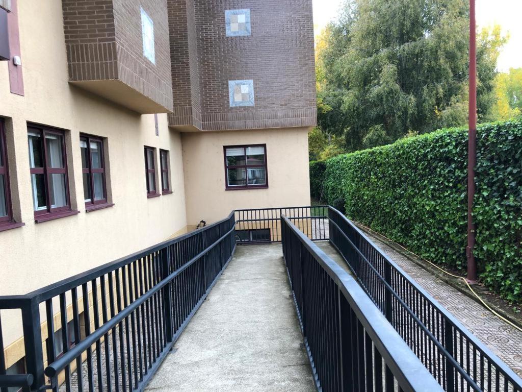 Burgo Residencia Hospital Del Reyホステル エクステリア 写真