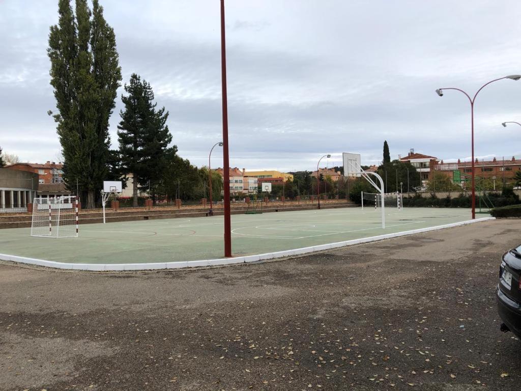 Burgo Residencia Hospital Del Reyホステル エクステリア 写真