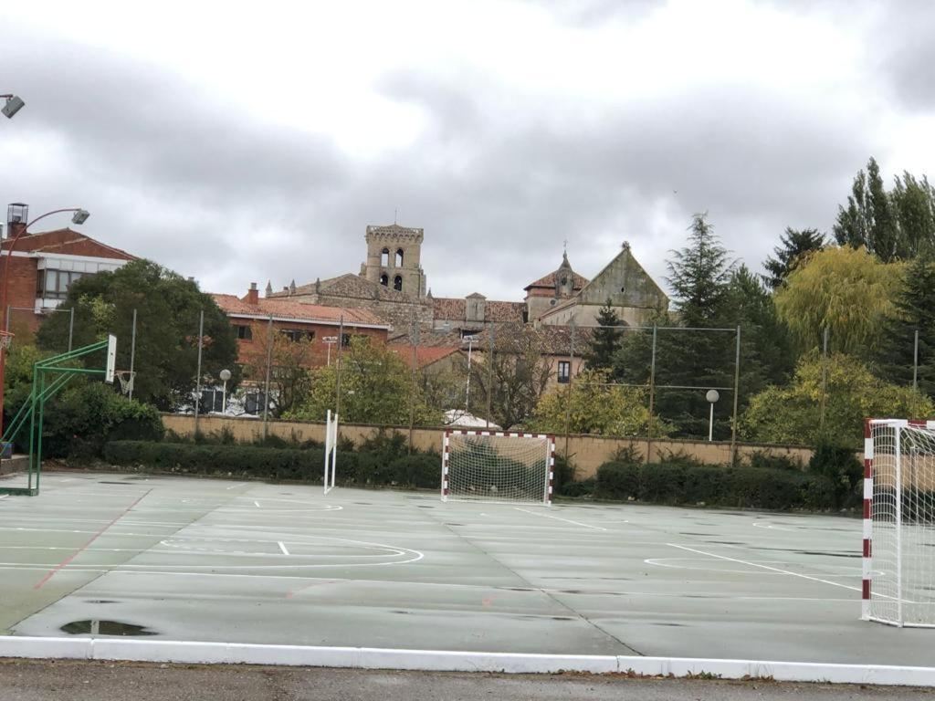 Burgo Residencia Hospital Del Reyホステル エクステリア 写真