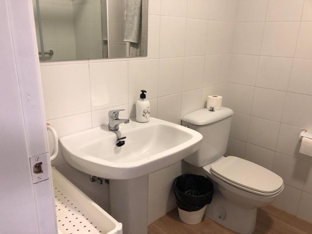 Burgo Residencia Hospital Del Reyホステル エクステリア 写真
