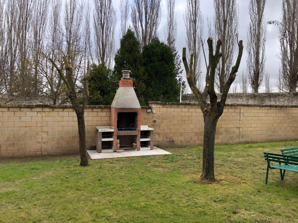 Burgo Residencia Hospital Del Reyホステル エクステリア 写真