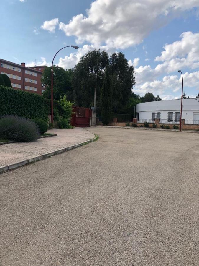 Burgo Residencia Hospital Del Reyホステル エクステリア 写真