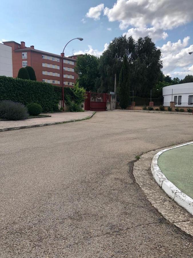 Burgo Residencia Hospital Del Reyホステル エクステリア 写真
